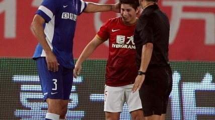 【标题】狂轰24脚难破铁桶阵！江苏舜天亚冠主场首秀0-0憾平仙台七夕，历史第一分背后写满遗憾