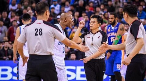 上海业余联赛球员董卿掌掴裁判遭永久禁赛，暴力足球何时休