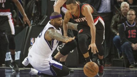 从天堂到地狱！勇士24分大逆转遭国王绝杀，这一刻库里的眼神让人心碎