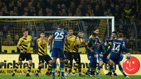 奥格斯堡3-2逆转沃尔夫斯堡，格雷戈里奇点射，雷克斯贝卡伊破门！这场球看得我这个老球迷差点从沙发上跳起来，真他娘的刺激！