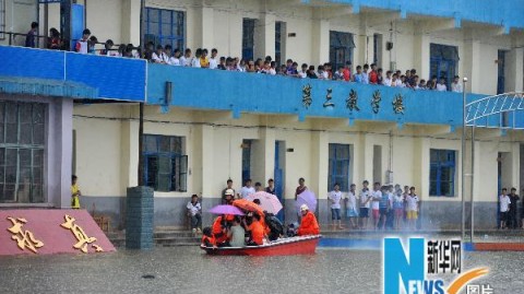 03月08日广西县超大区赛第4轮来宾市兴宾区队VS柳州市融水苗族自治县队：近七千球迷见证草根足球的激情与韧性