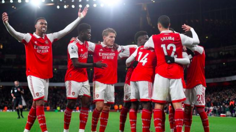 4-0！枪手主场狂屠埃弗顿豪取5分领跑优势 萨卡传射+马丁内利双响