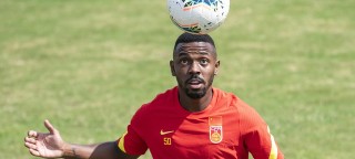 中国足球最强边路球员盘点：2026回眸跨时代的“黄金走廊”