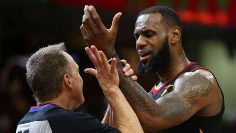 詹姆斯死亡封盖+三分绝杀 骑士98-95逆转步行者拿下天王山