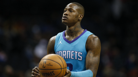 小萨化身“小号约老师”手把手教学，库兹马空砍群主再就业！这场国王与奇才的对决比电视剧还跌宕起伏