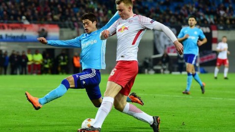 拜尔一人造三球，科隆红牌变转折！这场德甲踢得太刺激了