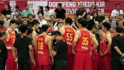 斯杯-中国男篮蓝队末节崩盘61-68告负突尼斯