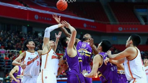 南昌寒风中的那一抹暖意，上海男篮大胜四川赢得漂亮，但故事远不止比分那么简单