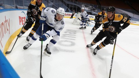 ⚡️闪电惊雷！坦帕湾在季后赛肉搏战中再度加时啄伤棕熊