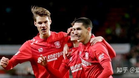 阿贾克斯3-0客胜赫拉克勒斯，博古伊斯梅开二度锁定胜局