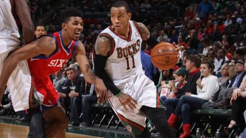 利拉德“戴表”时刻差点失灵？雄鹿这19分大坑填得真悬！76人虽败犹荣藏着惊喜