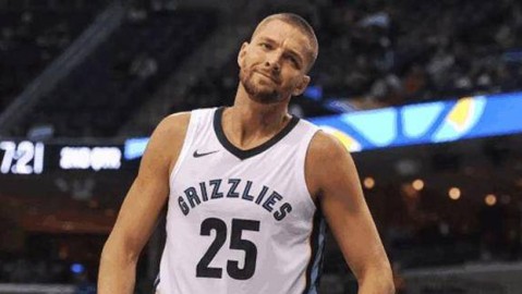 托米奇草地六连胜沃达斯科时隔两年重返四强