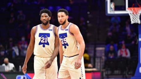 俺就纳了闷了，这佩恩是吃了啥仙丹？灰熊到手的鸭子愣是让76人给炖飞了！